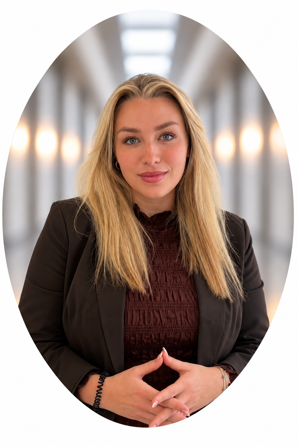 Professionelt portræt i oval ramme (1)